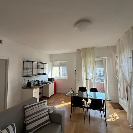 דירה Trilocale Moderno Con Terrazzo E Parcheggio